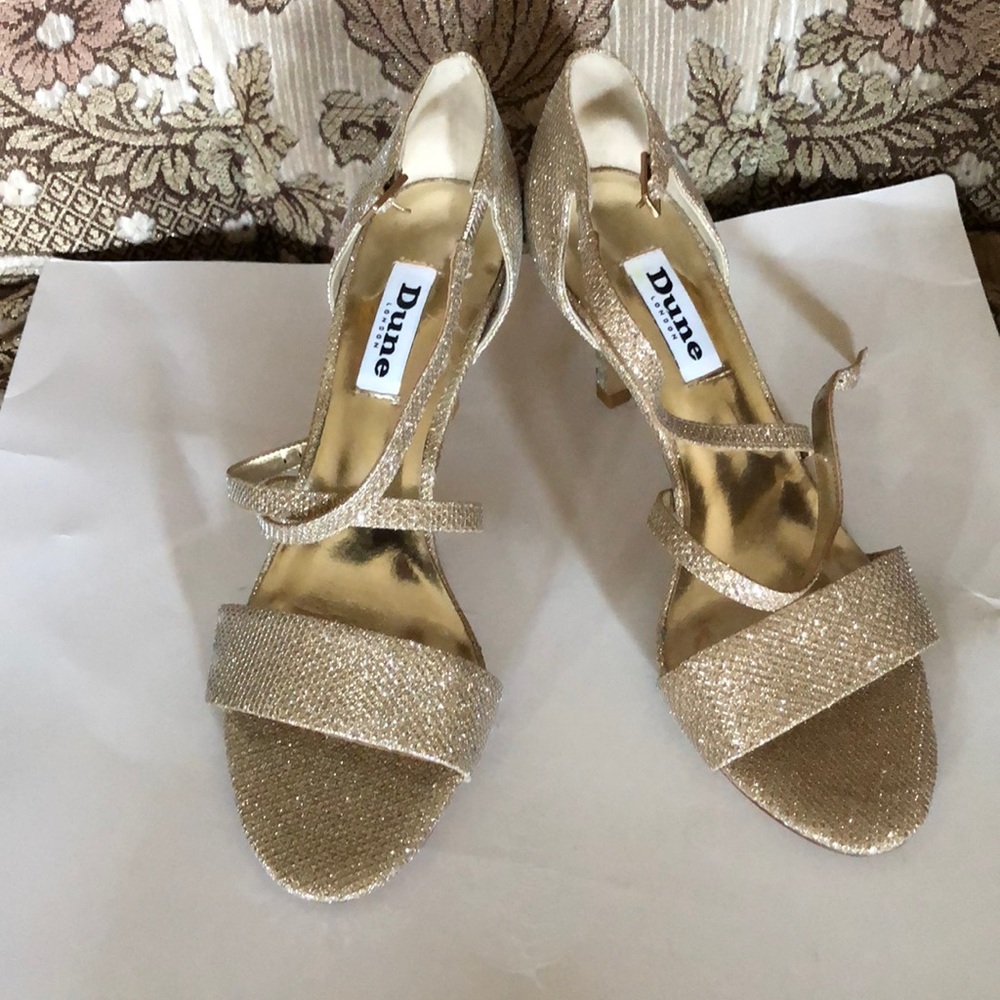 Dress shoe